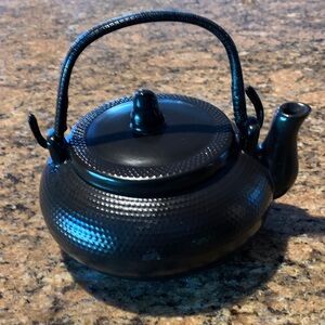 Black Teapot